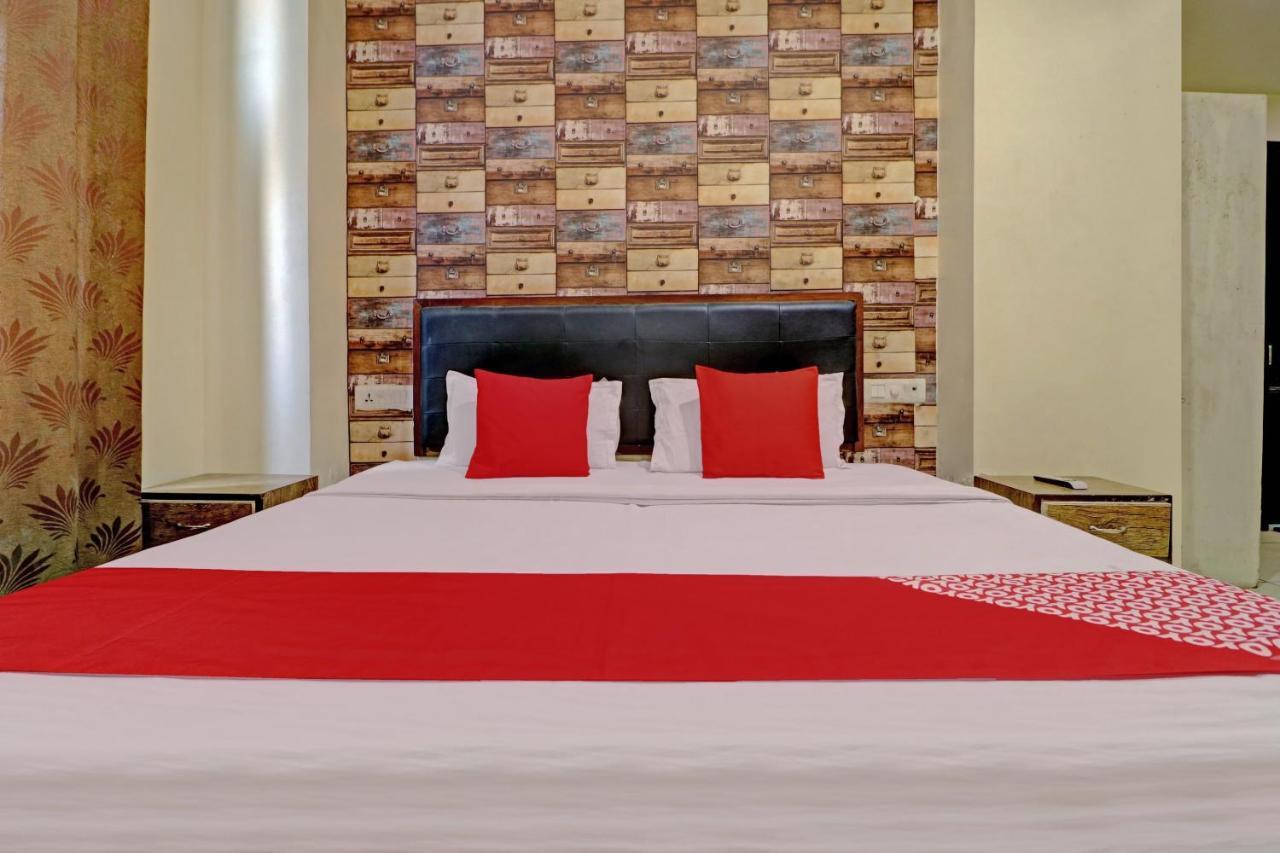 لوديانا Oyo 74073 Hotel Abhishek المظهر الخارجي الصورة