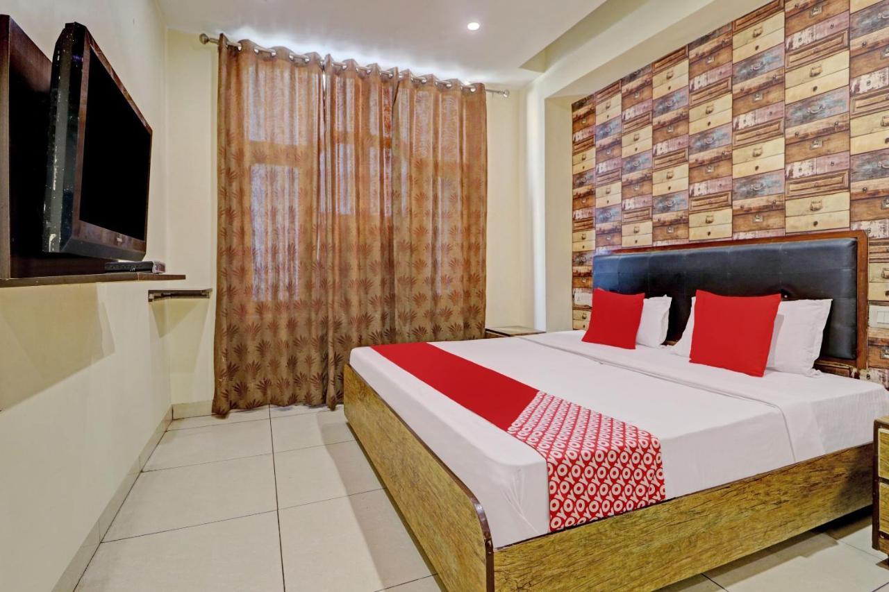 لوديانا Oyo 74073 Hotel Abhishek المظهر الخارجي الصورة