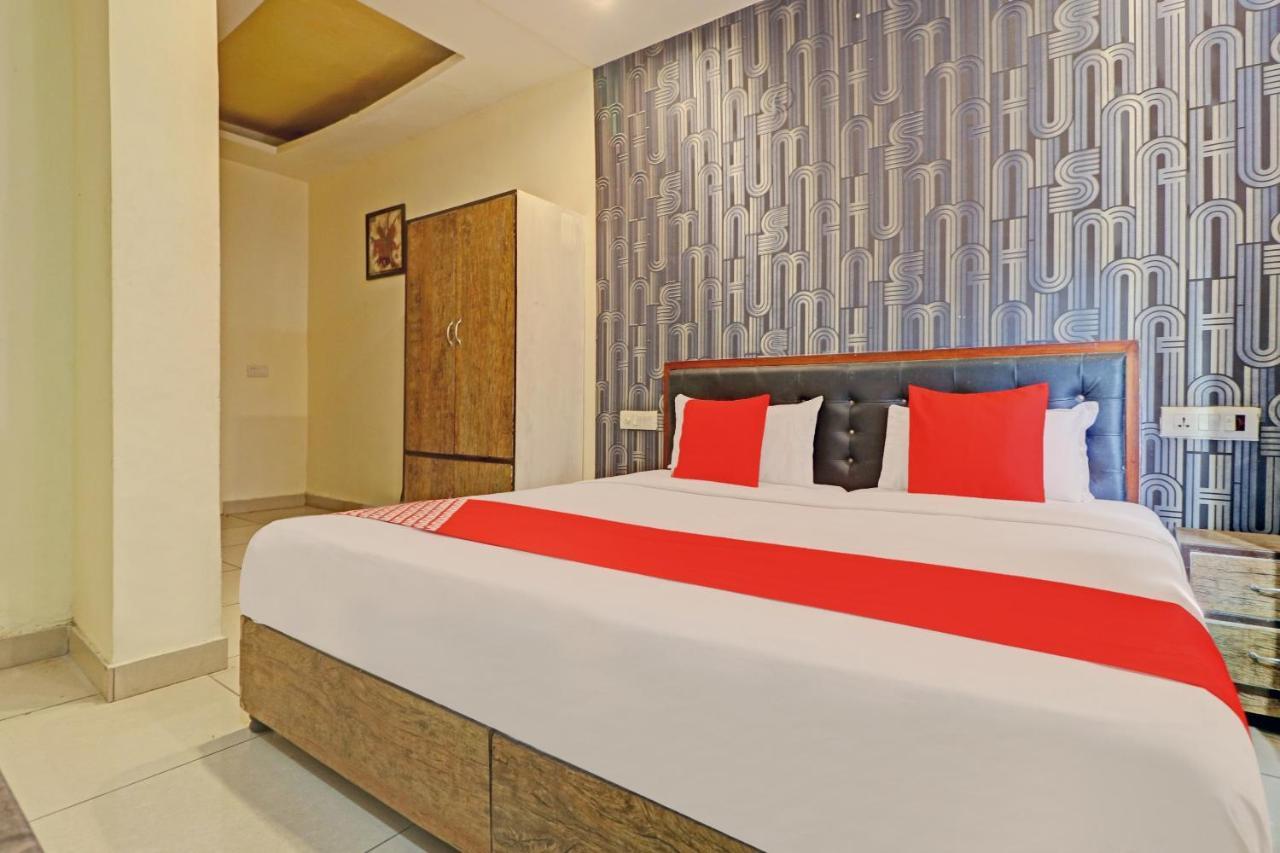 لوديانا Oyo 74073 Hotel Abhishek المظهر الخارجي الصورة