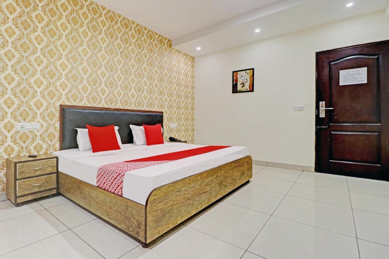 لوديانا Oyo 74073 Hotel Abhishek المظهر الخارجي الصورة