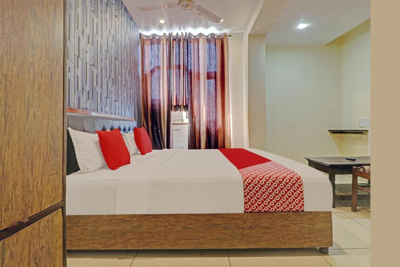 لوديانا Oyo 74073 Hotel Abhishek المظهر الخارجي الصورة
