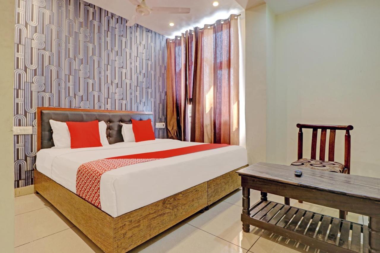 لوديانا Oyo 74073 Hotel Abhishek المظهر الخارجي الصورة