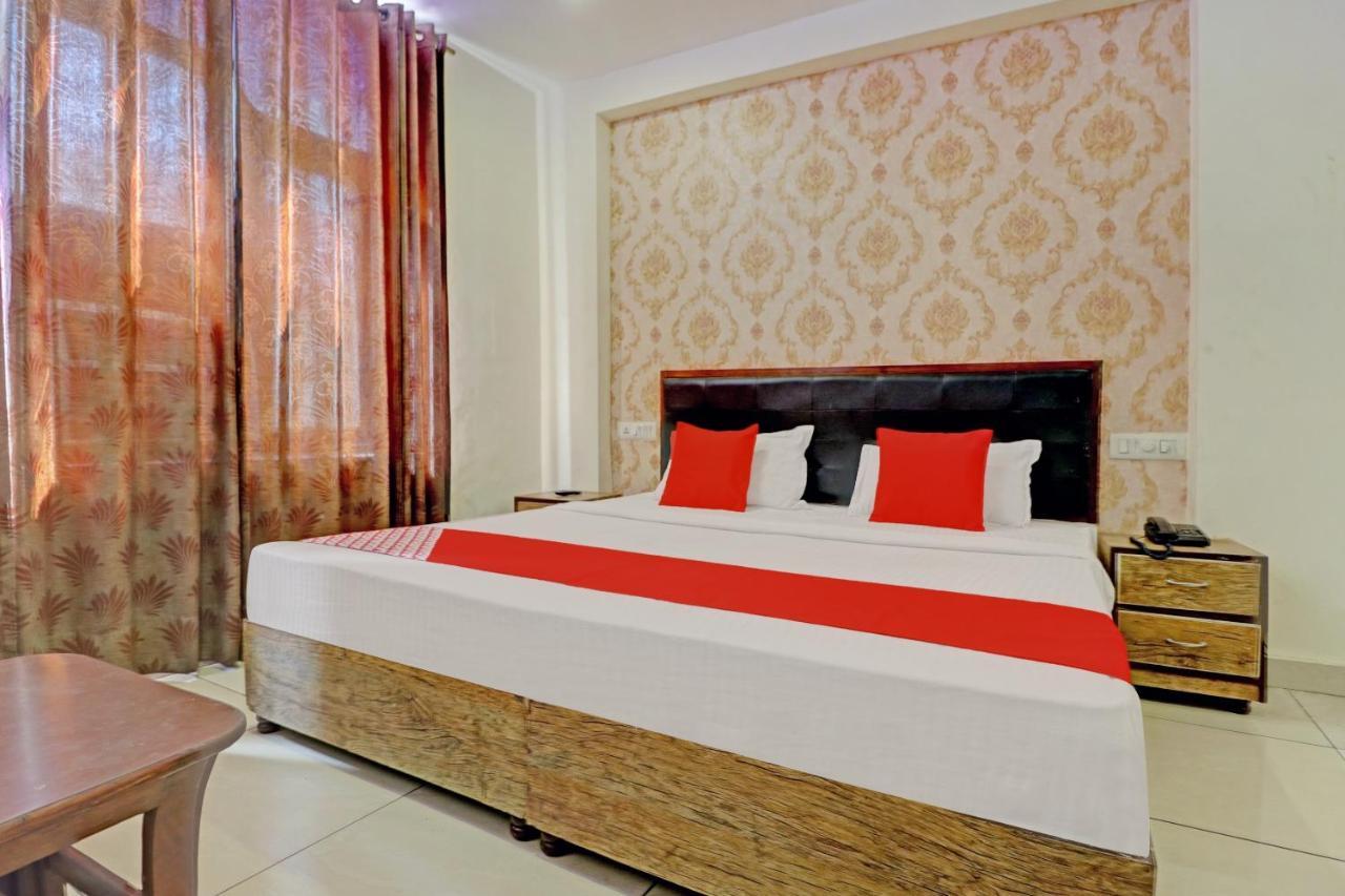 لوديانا Oyo 74073 Hotel Abhishek المظهر الخارجي الصورة