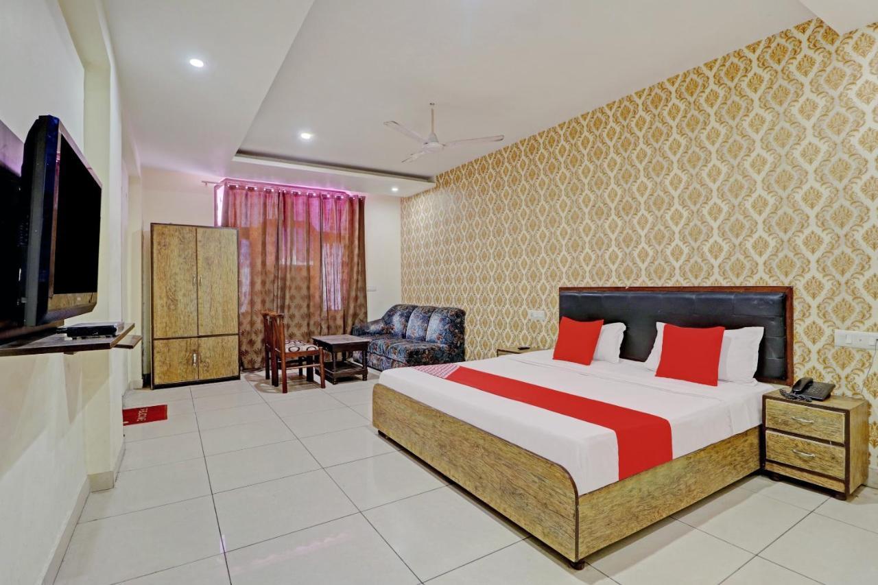 لوديانا Oyo 74073 Hotel Abhishek المظهر الخارجي الصورة