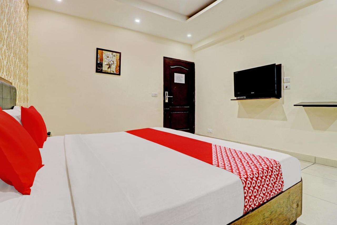 لوديانا Oyo 74073 Hotel Abhishek المظهر الخارجي الصورة